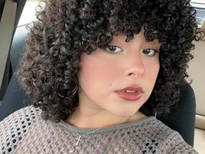 selfie with curly hair