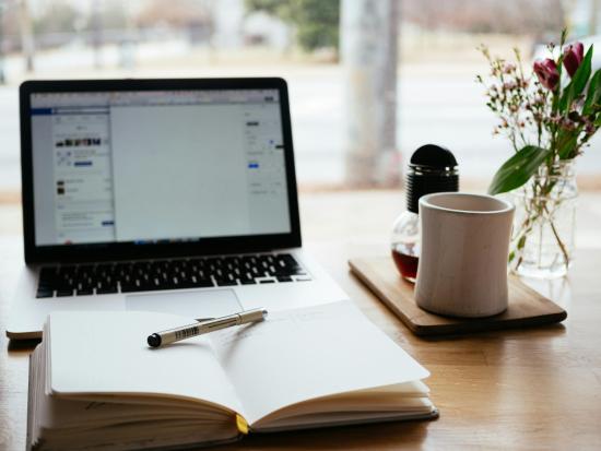 cuaderno con Laptop