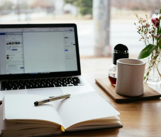 cuaderno con Laptop